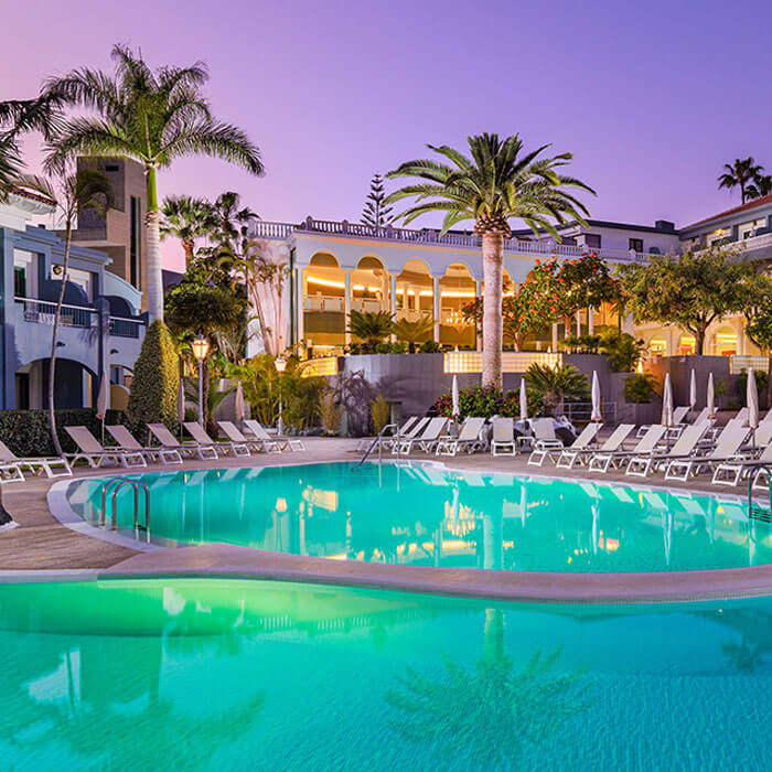 Adrian Hoteles